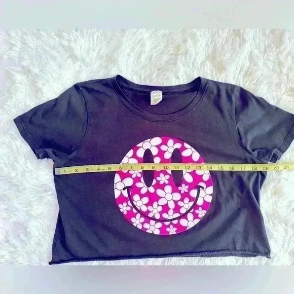 Altar'd State Smiley face crop top (C6) - Picture 4 of 5